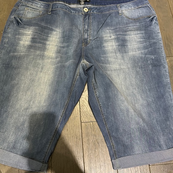 Ashley Stewart Pants - New with Tags 🌞Ashley Stewart Crop Pants